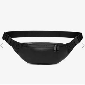 BNWT {Lo & Sons} The Bond sling fanny pack bag